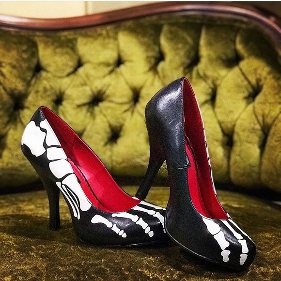 Vintage Shoes - 🎃skeleton heels👻